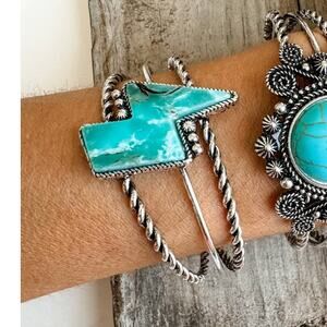 Navajo-Style Stone Bracelet — Lightning Bolt